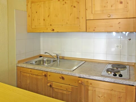 Cabinetry, Countertop, Property, Furniture, Kitchen Sink, Kitchen, Wood, Kitchen Appliance, Drawer, Kitchen Stove