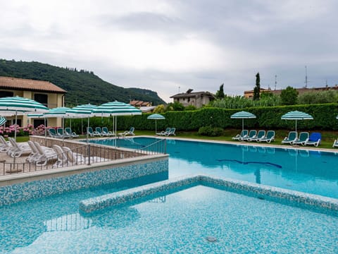 Sky, Cloud, Plant, Water, Flower, Swimming Pool, Body Of Water, Building, Urban Design, Grass