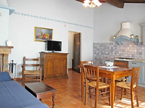 Room, Furniture, Property, Building, Interior Design, Floor, Table, Ceiling, Dining Room, House