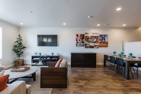 Escondido 1097 Southern Utah Vacation Rentals-Living room