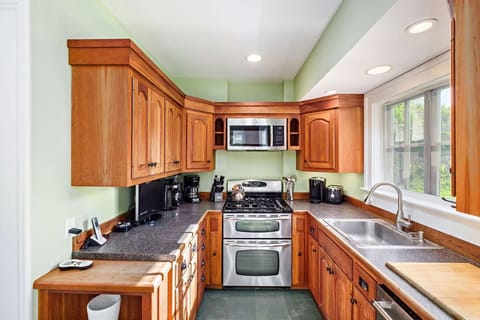 New Stainless Steel Appliance Kitchen Fully Furnished