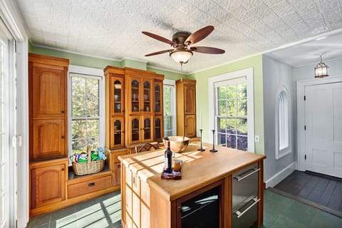 Dining Island, Wine Refrigerator, Window Seats Overlooking  Gas BBQ Terrace-Pool