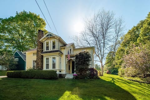 Tophet Road 3-BR + Den with Trundle , Most Coveted Farm Walking Neighborhood