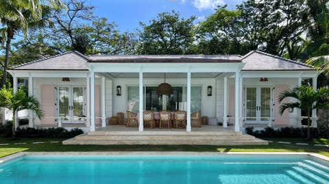 Aralia new cottage and pool