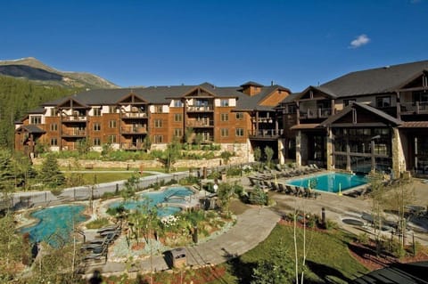 Two heated indoor/outdoor pools, 6 hot tubs, kiddie pool and splash pad
