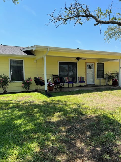 Front entrance with fenced yard
