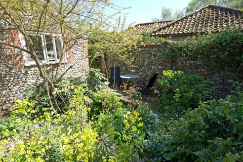The walled cottage garden