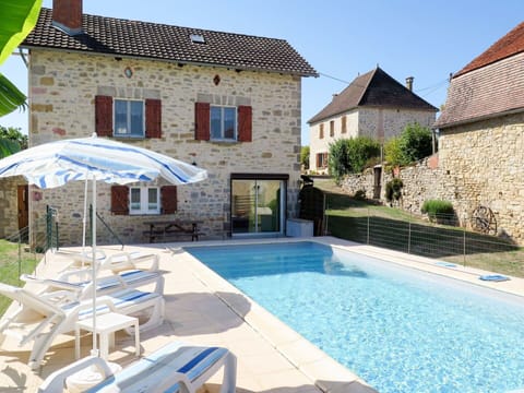 Plant, Sky, Water, Building, Property, Window, Azure, Swimming Pool, House, Shade