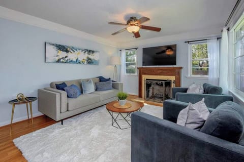 "This adorable house is so chic. All three king size beds were extremely comfortable with clean and soft bedding. The neighborhood was safe and quiet, and the close location to downtown was a HUGE added bonus." - Jamie from Cedar City Utah