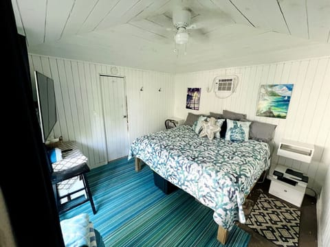 King Bed and AC plus a printer