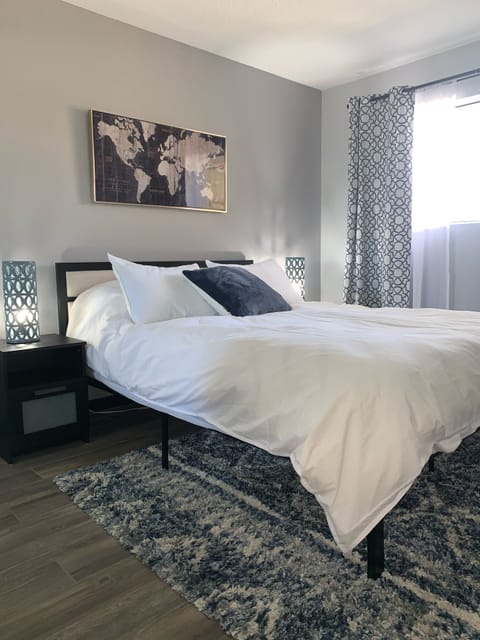 Bedroom (Queen Size)