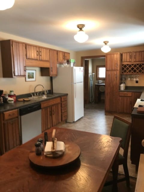 Kitchen with breakfast table