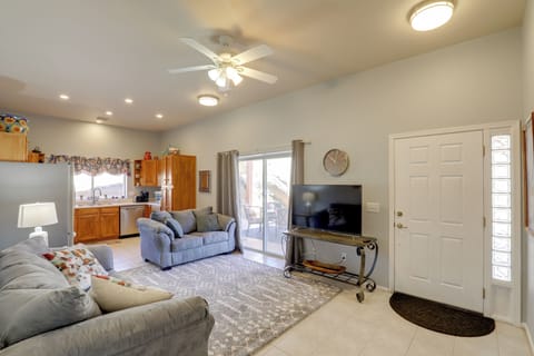 Living Room | Central A/C & Heating | Smart TV | Free WiFi