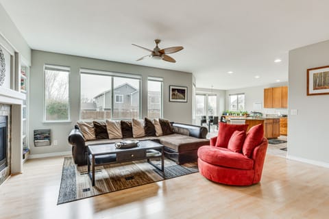 Erie Vacation Rental | 6BR | 4.5BA | 5,000 Sq Ft | Stairs Required