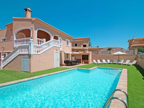 Property, Building, Real Estate, Swimming Pool, House, Estate, Villa, Home, Residential Area, Mansion