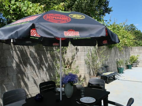 Umbrella, Tent, Shade, Canopy, Fashion Accessory, Tree, Plant, Tints And Shades