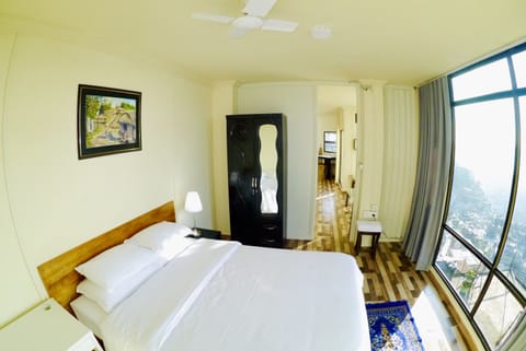 Befroom with Queen Size Bed and great views