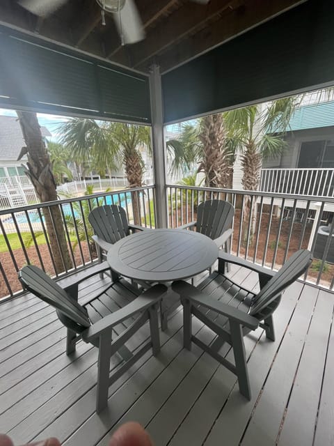 Lower level screened in porch with dining table