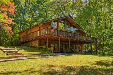 Beautiful Lakehouse facing the lake