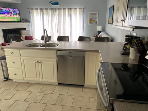 Kitchen, including Bosch dishwasher