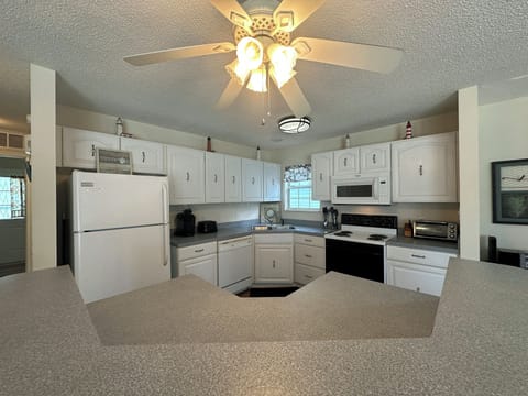 Plenty of counterspace!