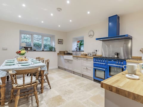 Kitchen/diner | Pwll Farmhouse, Llanllawddog, near Brechfa