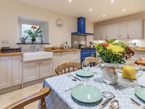 Kitchen/diner | Pwll Farmhouse, Llanllawddog, near Brechfa