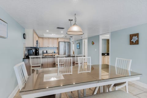 JC Resorts Sand Dollar 403 Dining Room Indian Shores-2(2048 Pixels)12