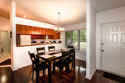 Diningareaandkitchen
