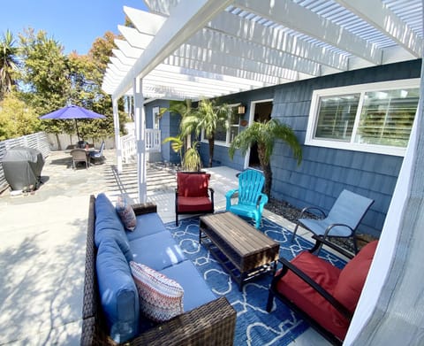 Front Patio Lounge Area