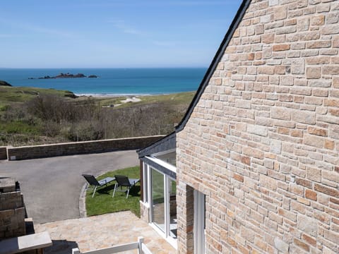 Water, Property, Sky, Building, Plant, Window, Azure, House, Wood, Grass
