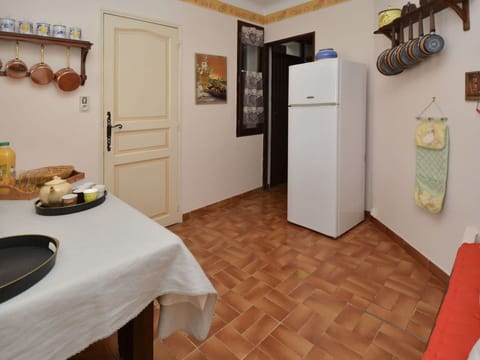 Property, Table, Picture Frame, Wood, Door, Interior Design, Flooring, Floor, Tableware, Building