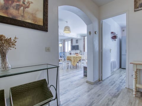 Furniture, White, Azure, Building, Wood, Picture Frame, Plant, Interior Design, Table, Door