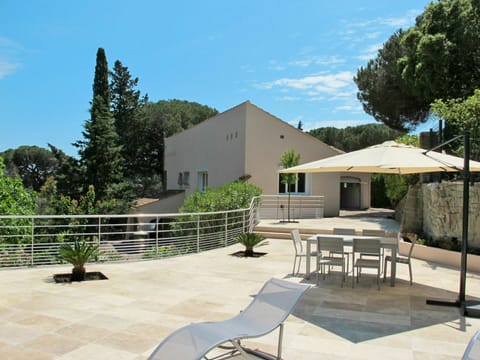 Property, House, Home, Building, Architecture, Real Estate, Patio, Residential Area, Roof, Design