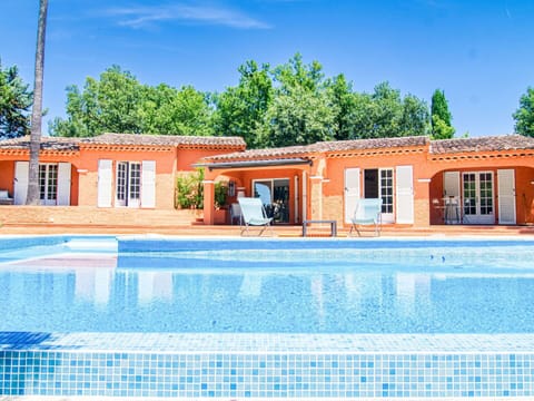 Water, Sky, Property, Plant, Swimming Pool, Tree, Window, Cloud, Leisure, Residential Area