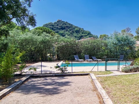 Sky, Plant, Water, Tree, Shade, Natural Landscape, Land Lot, Grass, Outdoor Furniture, Leisure