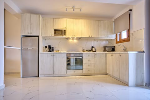 Èmar Marblo Maisonette Arillas Corfu Kitchen