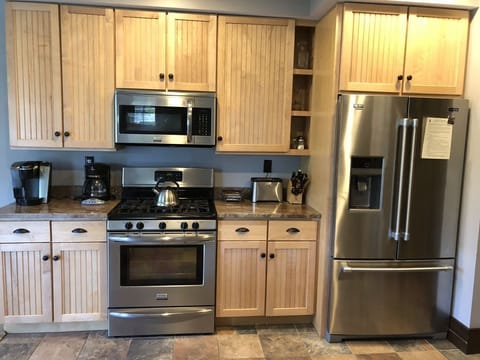 Spacious kitchen layout to accommodate multiple cooks