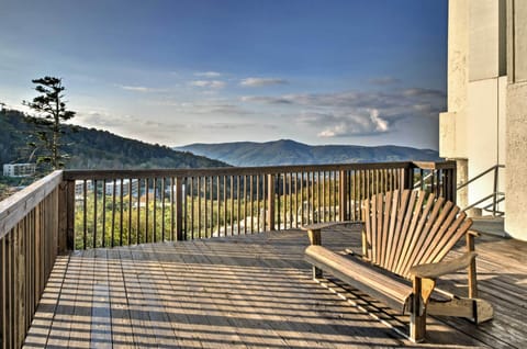Sugar Mountain Resort | Community Balcony