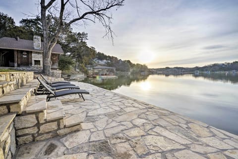 Private Lakefront Landing w/ Seating