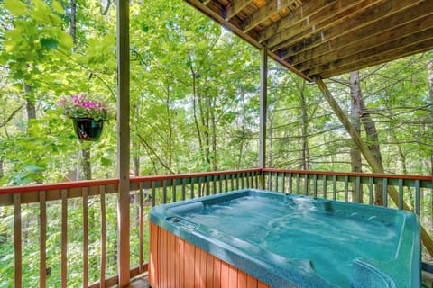 Pigeon Forge Vacation Rental | 3BR | 3BA | 2,000 Sq Ft | Stairs Required