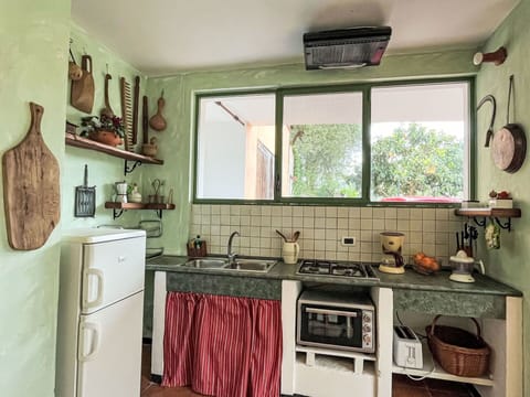 Cabinetry, Countertop, Property, Sink, Kitchen Sink, Kitchen, Window, Tap, Kitchen Stove, Building