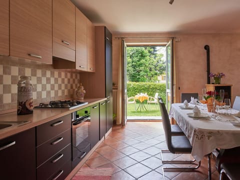 Furniture, Cabinetry, Flower, Countertop, Plant, Chair, Table, Kitchen, Interior Design, Building