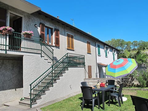 Property, House, Building, Real Estate, Architecture, Neighbourhood, Tree, Home, Vacation, Residential Area