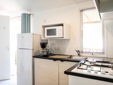 Room, Property, Kitchen, Furniture, Interior Design, Building, House, Countertop, Home, Sink