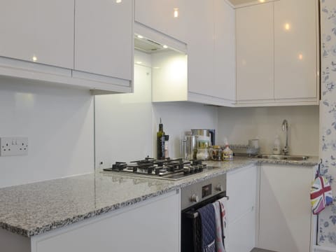 Well equipped kitchen | Tyn Y Ffrith, Llandudno