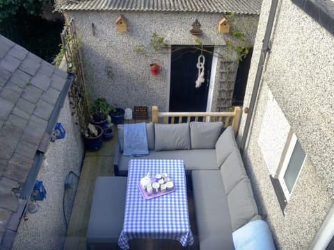 Sitting-out-area | Tyn Y Ffrith, Llandudno