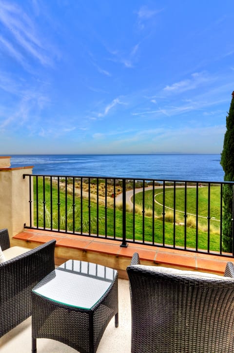 Two Queens Luxury with Oceanbluff Views from Guestroom & Balcony