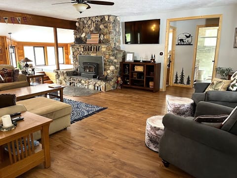 Large and Open Living/Family room. Great for entertaining with your group.