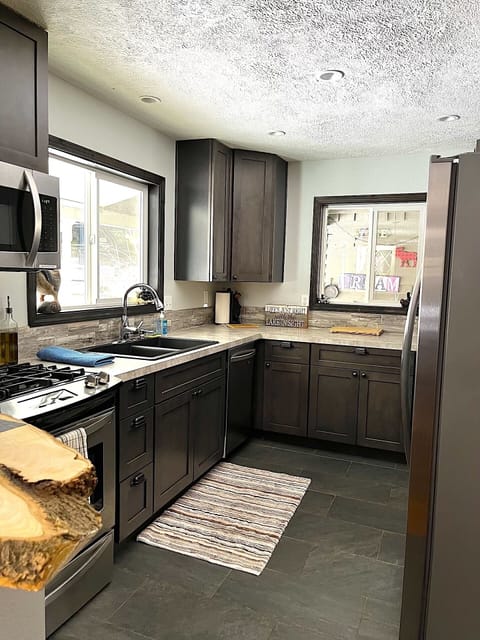 Nice, newly remodeled kitchen. A Cabin with some of the luxuries of home.